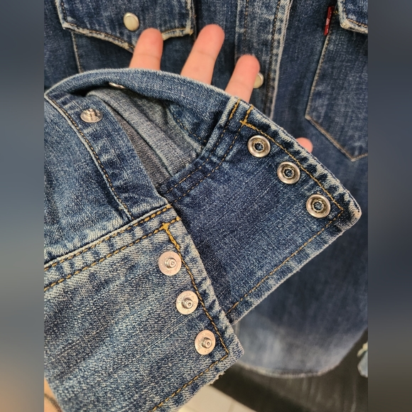 LEVI'S Denim Shirt - Picture 6 of 9